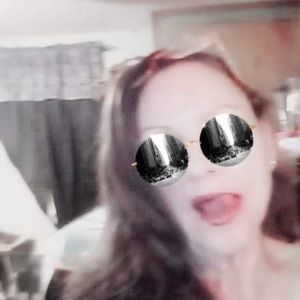 Meet your Posher, Deedee